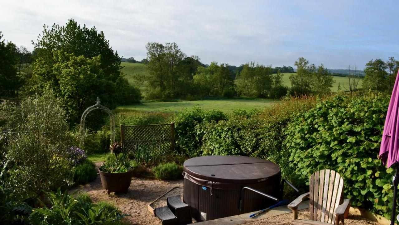 Luxury, Rural Shepherds Hut With Hot Tub Nr Bath Chalet