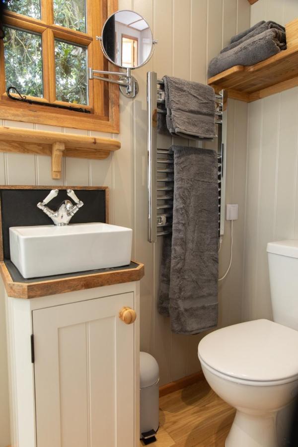 Luxury, Rural Shepherds Hut With Hot Tub Nr Bath *