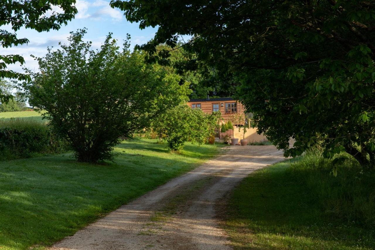 Luxury, Rural Shepherds Hut With Hot Tub Nr Bath Bristol