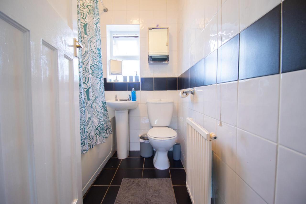 Stunning House Free Parking Garden Wifi Holiday home *