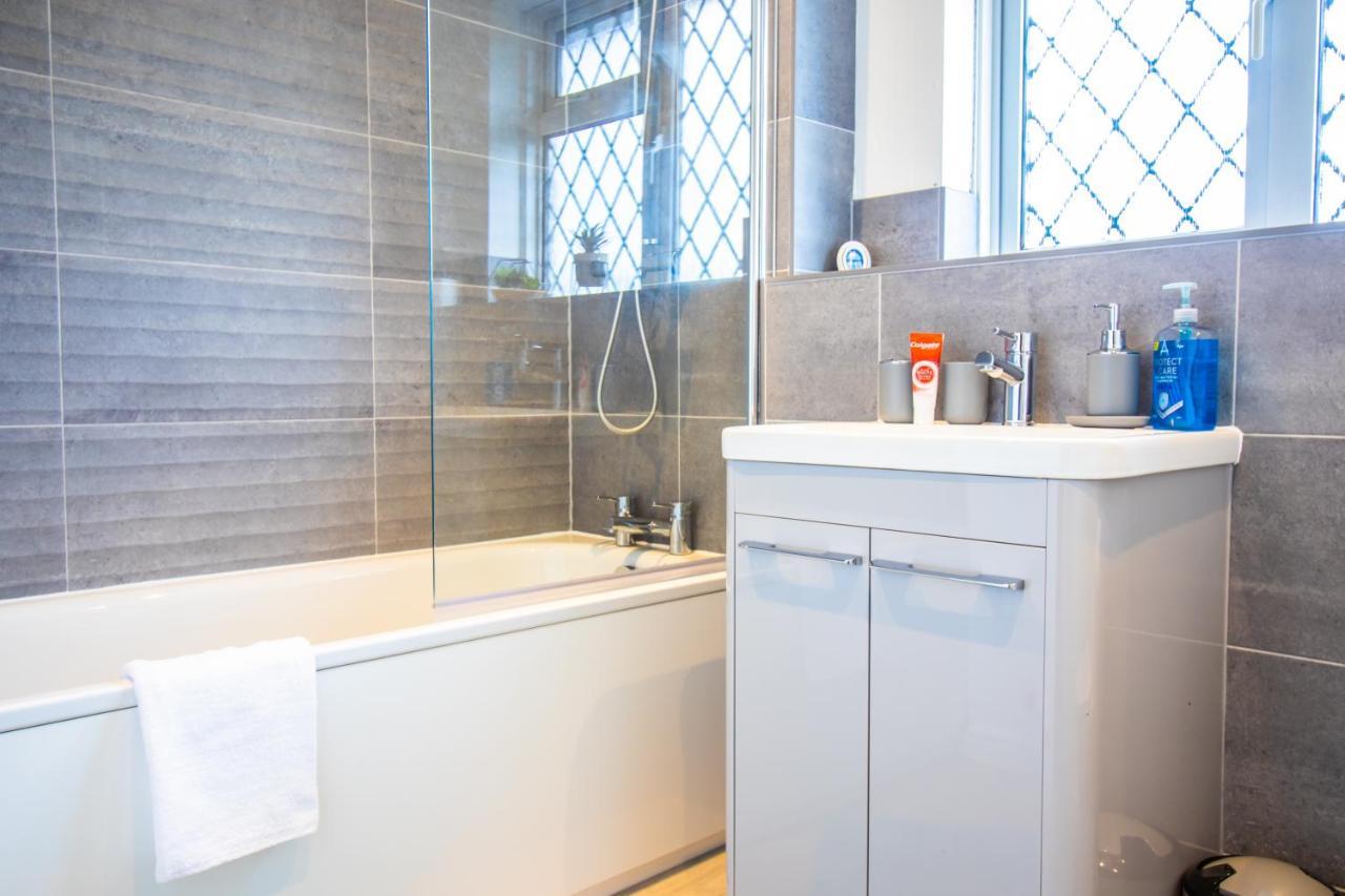 Amazing Modern 3 Bedroom W Parking And Wifi Bristol