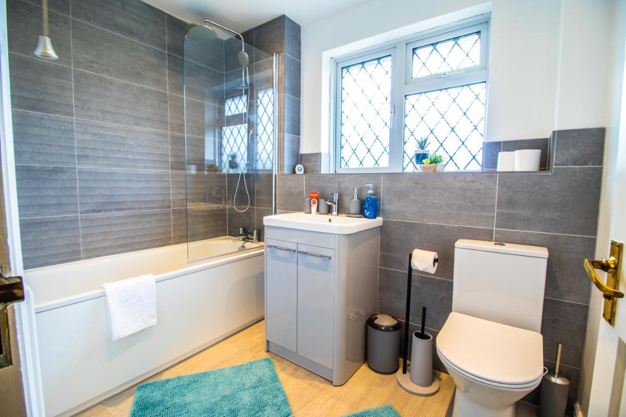 Amazing Modern 3 Bedroom W Parking And Wifi Apartment