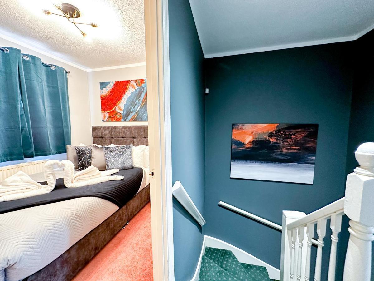 Amazing Modern 3 Bedroom W Parking And Wifi *