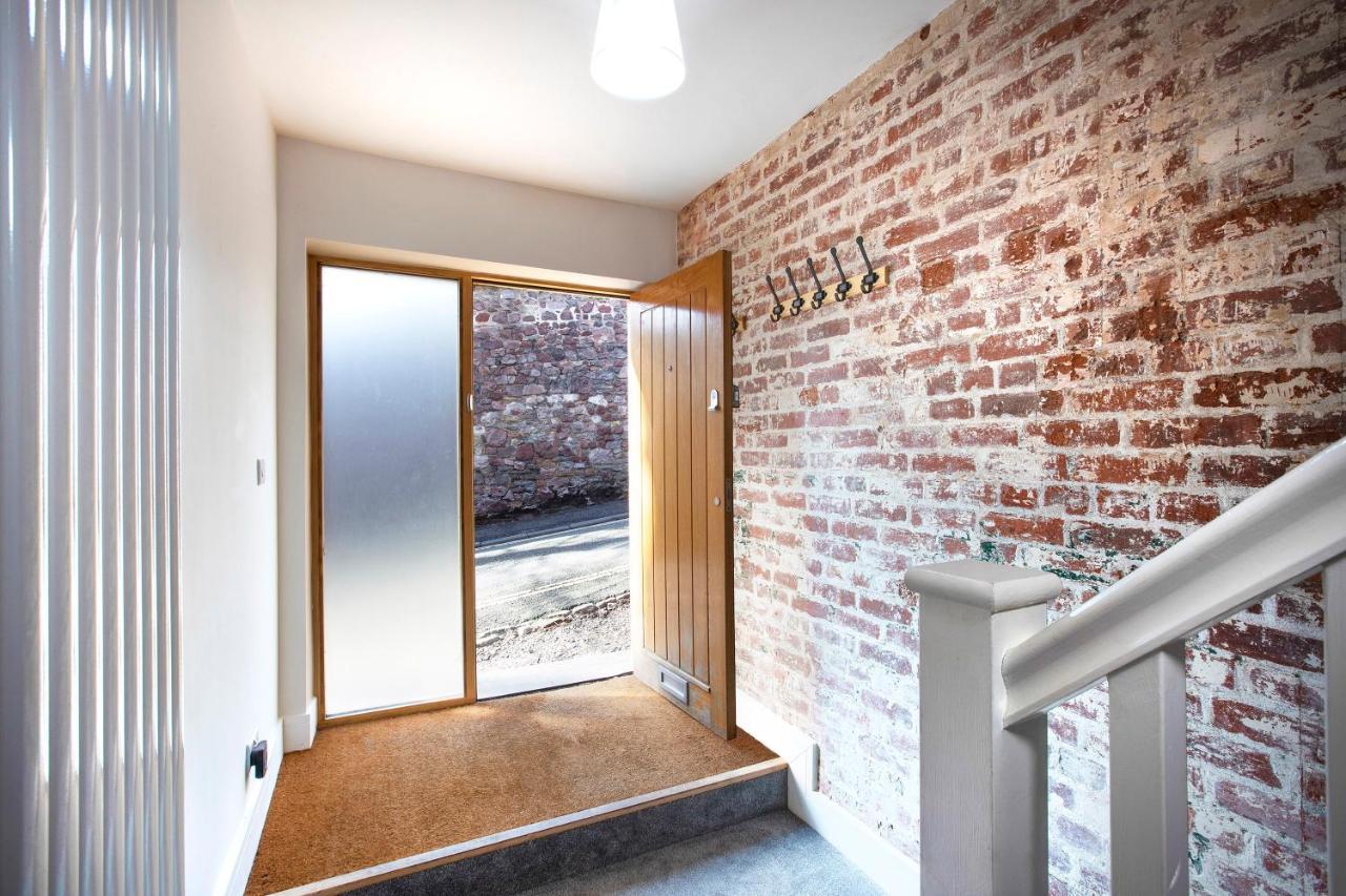 Large Family, Centre Coach House