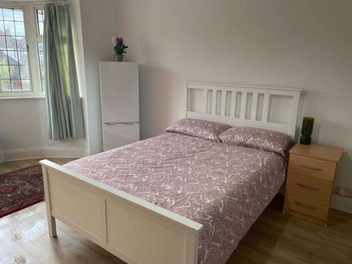 Double Bedroom With En * Bristol