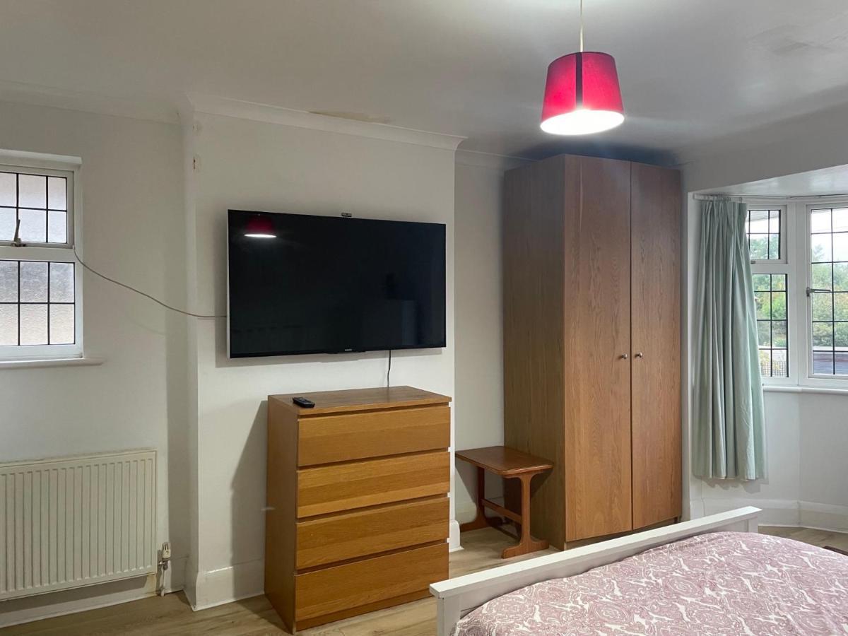 Double Bedroom With En Bristol