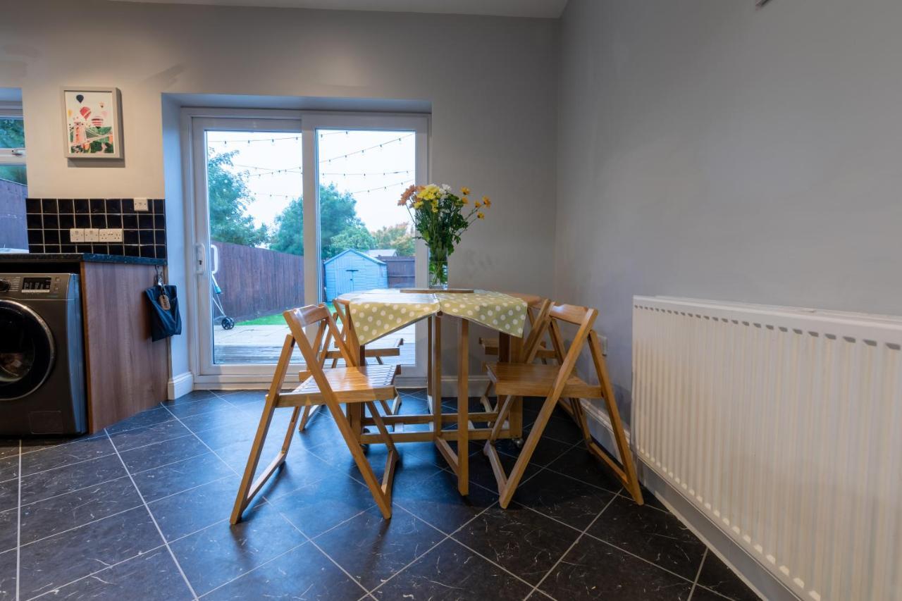3 Bedroom And Garden In North * Bristol