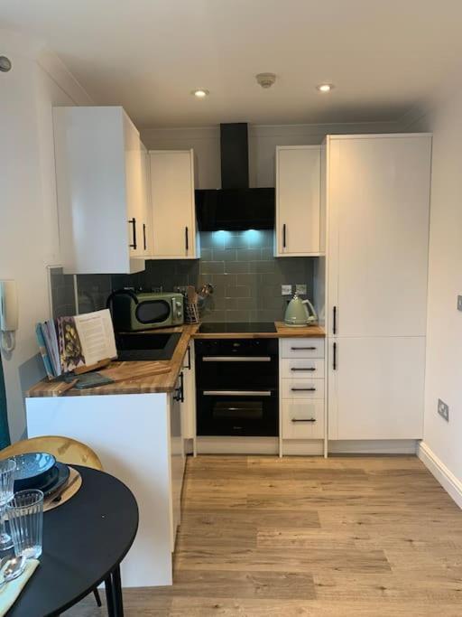 Alto - Lovely 2 Bedroom Serviced By Mint Apartment *