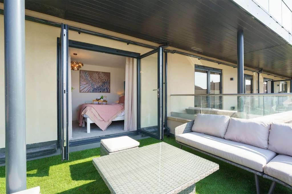 Darlington - 2 Bedroom Luxury By Mint Apartment *