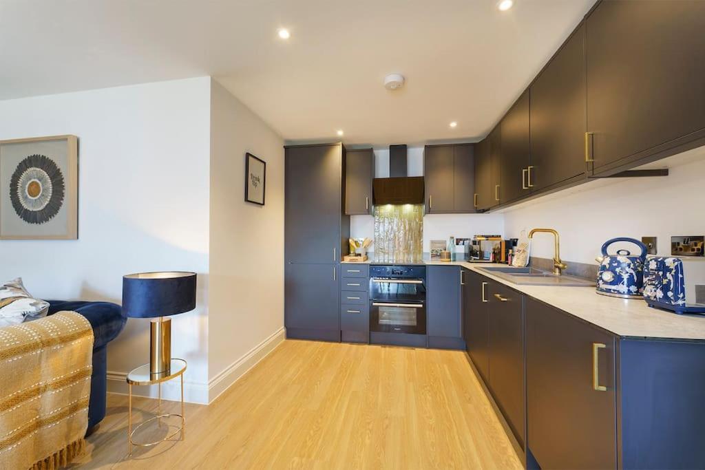 Darlington - 2 Bedroom Luxury By Mint Apartment
