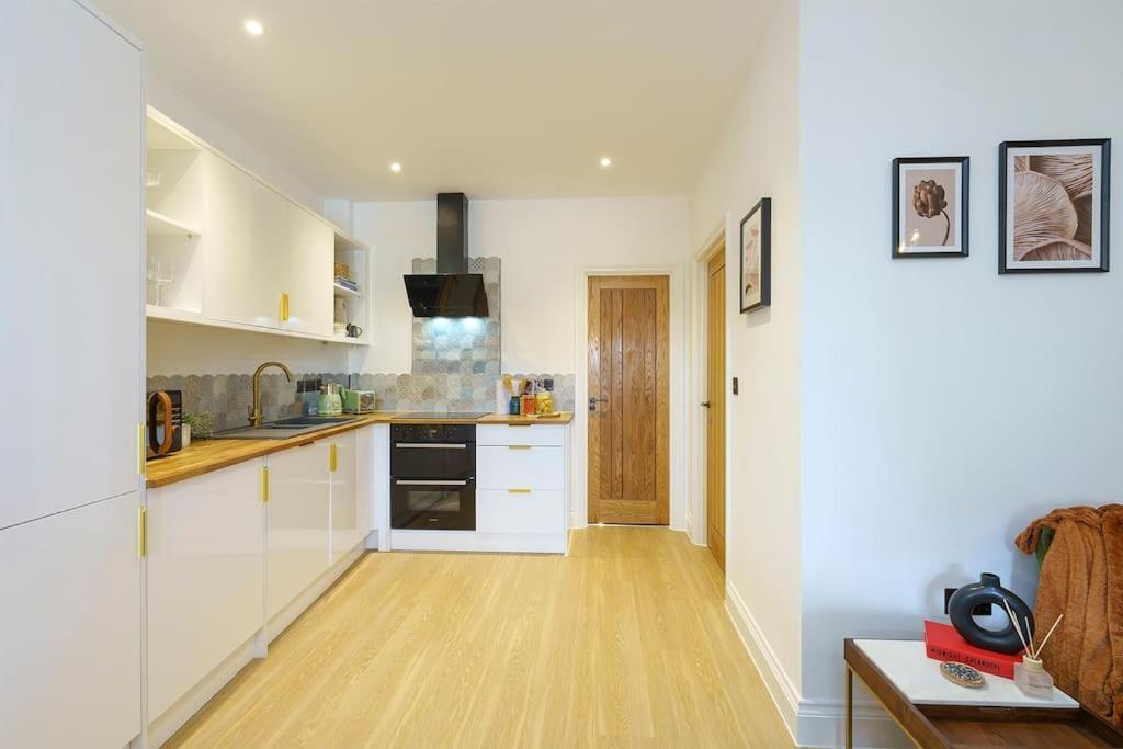 Bressingham - 2 Bedroom Luxury By Mint Apartment