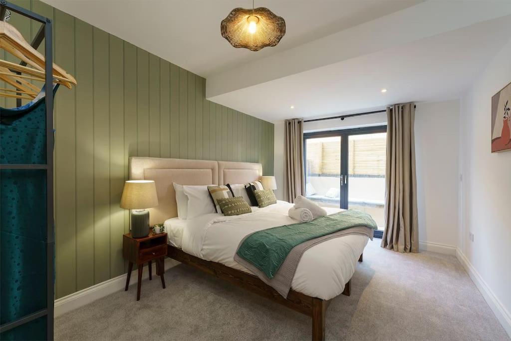 Lilyturf - 2 Bedroom Luxury By Mint Apartment