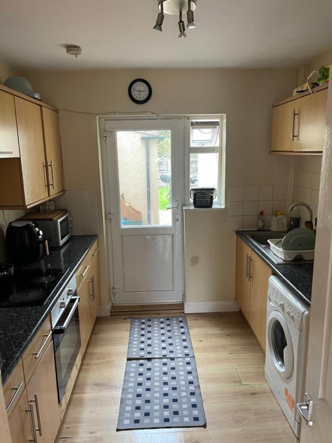 Shared House In Chakeshill Drive * Bristol