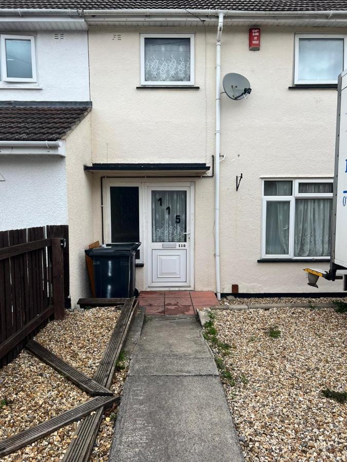 Guest house Shared House In Chakeshill Drive Bristol