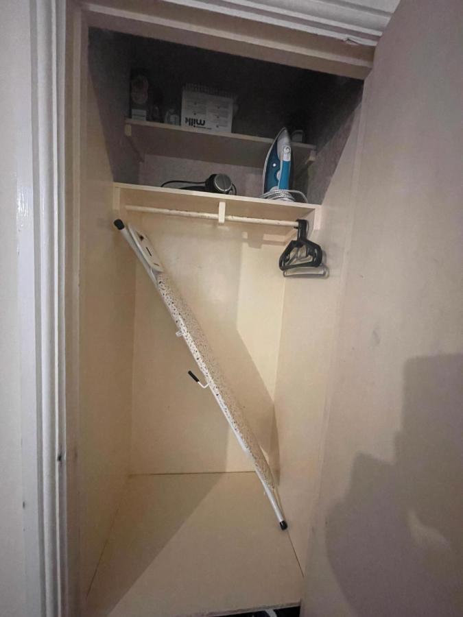 Shared House In Chakeshill Drive Guest house Bristol