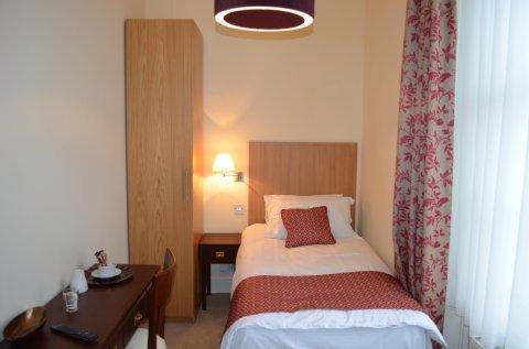 Oyo The Regency, Clifton