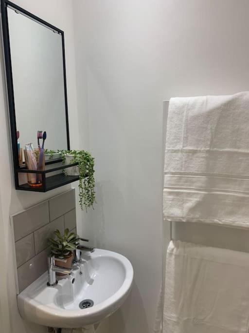 Apartment Alto - Lovely 2 Bedroom Serviced By Mint *