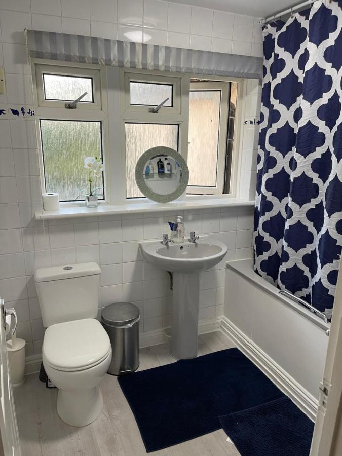 Shared House In Chakeshill Drive * Bristol
