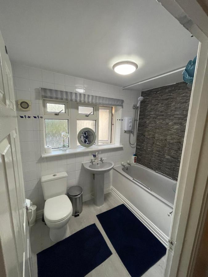 Guest house Shared House In Chakeshill Drive Bristol
