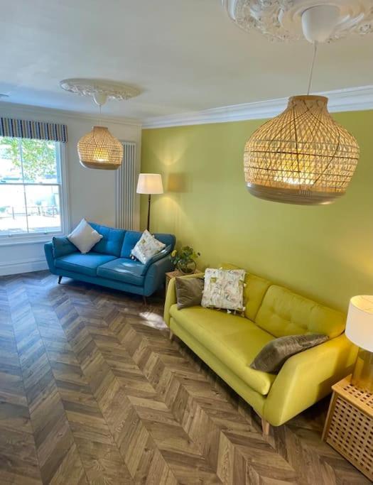 Townhouse With Harbour Views. Sleeps 7 Bristol