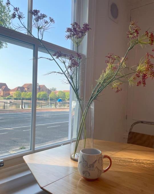 Townhouse With Harbour Views. Sleeps 7 Holiday home *