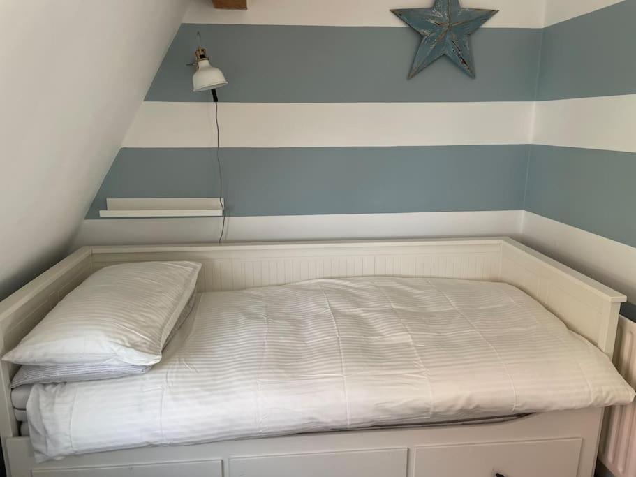 Townhouse With Harbour Views. Sleeps 7 Bristol