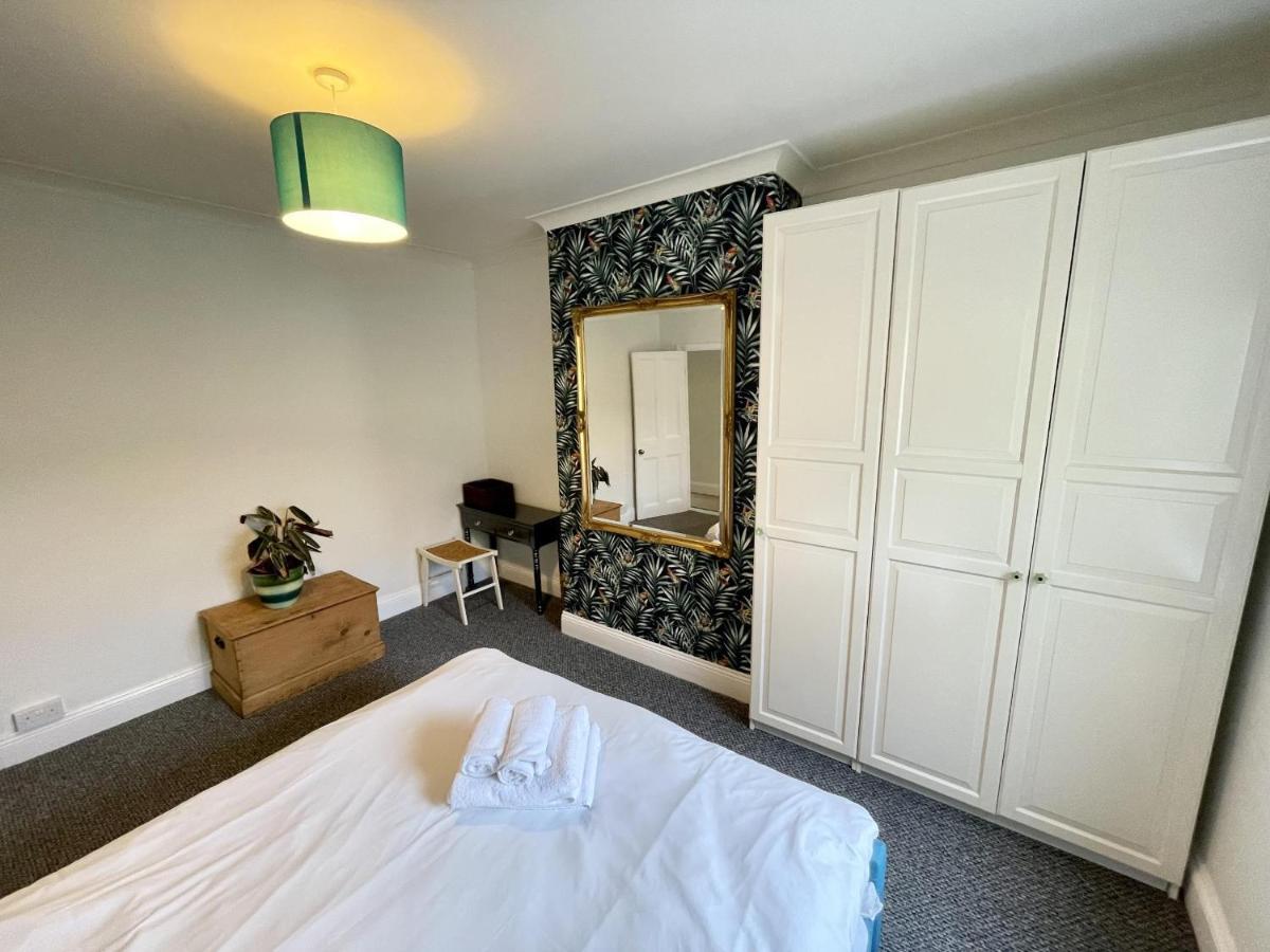 Colourful 3bd With Garden In Southville