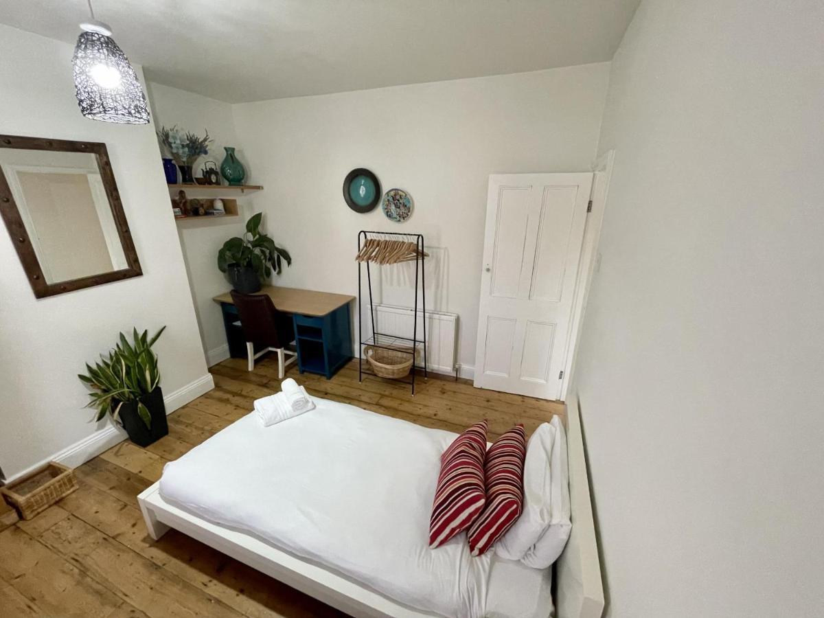 Colourful 3bd With Garden In Southville *