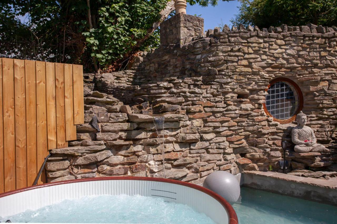 La Olli -natural Pool & Hot Tub *