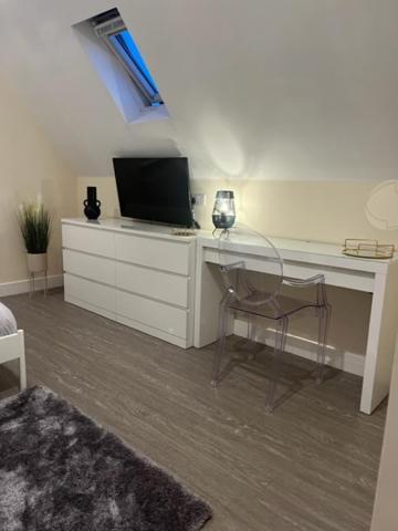 8 Studio, Cosy Loft, 50m To Airbus, Bus-stop 20m, * Bristol