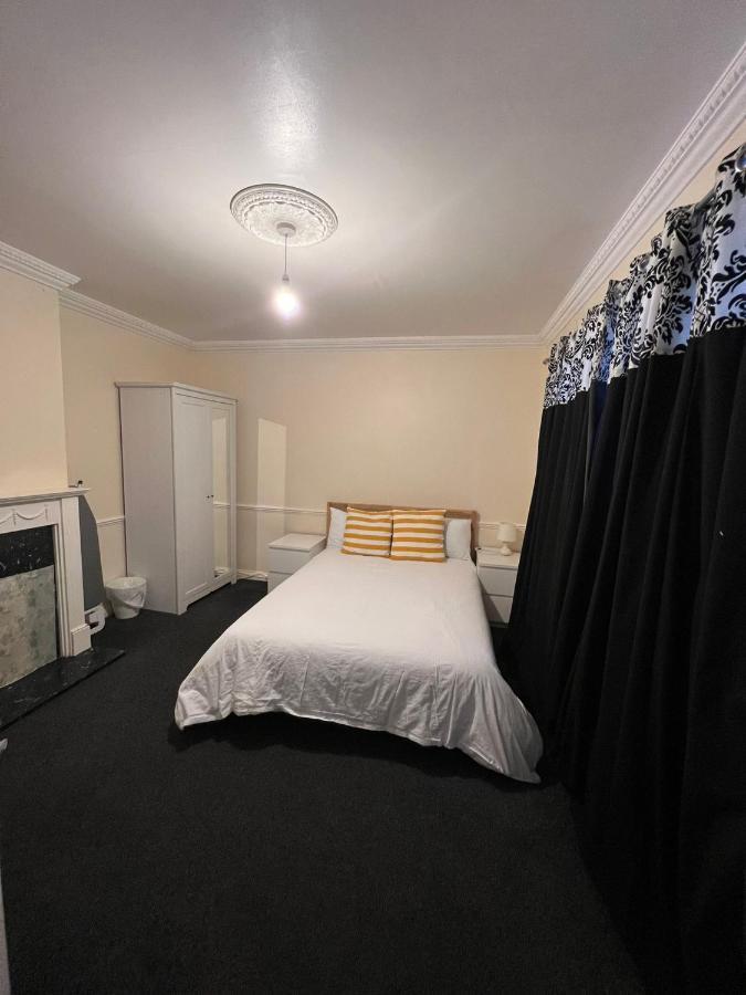 Shared House In Chakeshill Drive Bristol