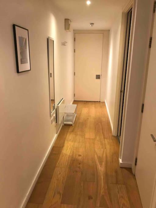 Apartment Gorgeous With Free Parking & Breakfast Near City Centre & Midday Checkout Bristol