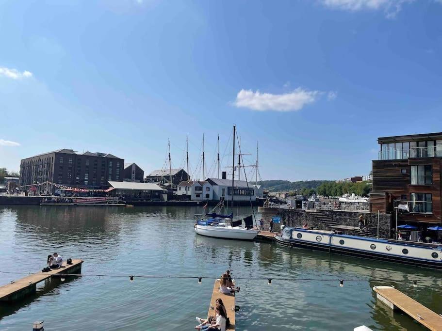 Townhouse With Harbour Views. Sleeps 7 Holiday home