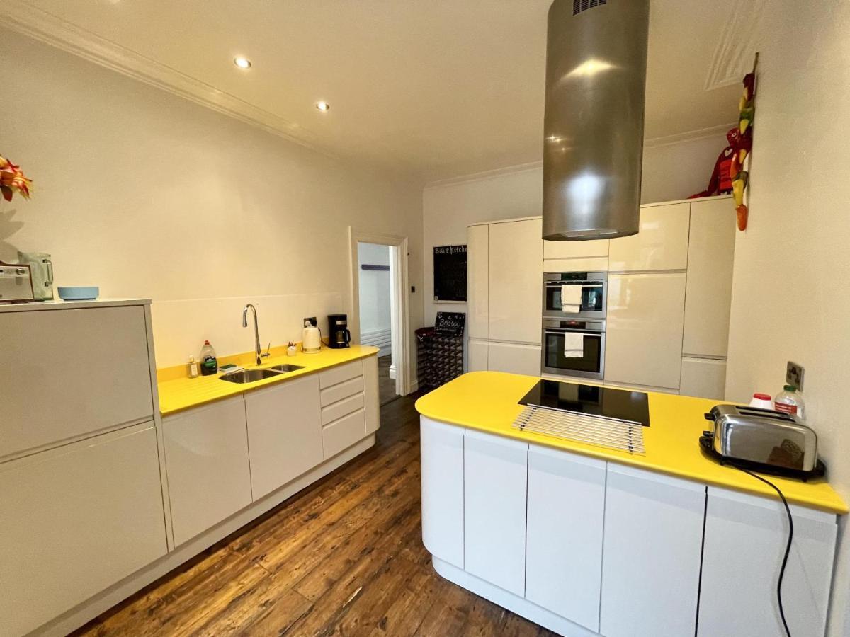Colourful 3bd With Garden In Southville Holiday home