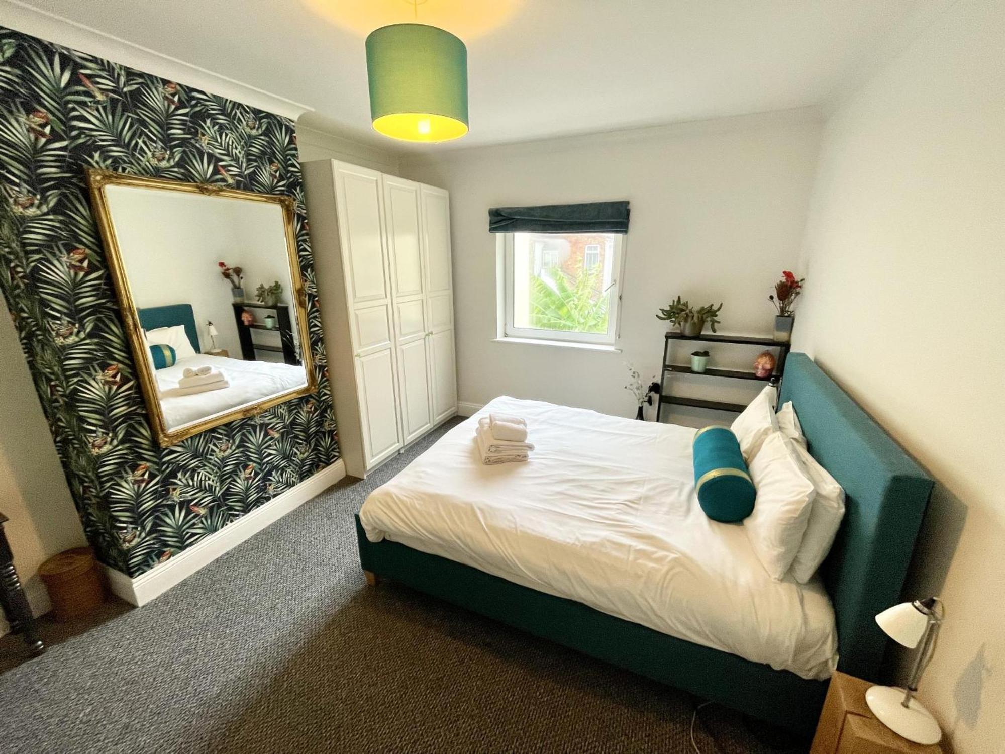 Holiday home Colourful 3bd With Garden In Southville