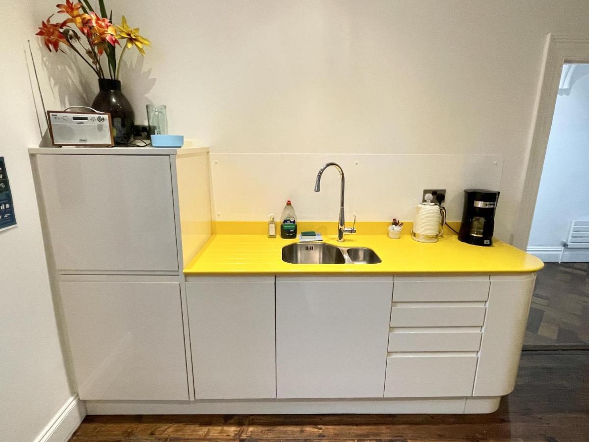 Holiday home Colourful 3bd With Garden In Southville *