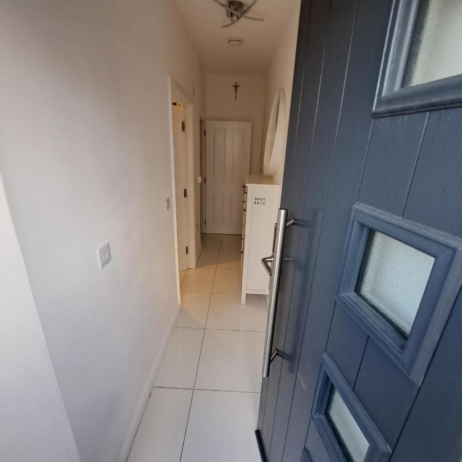 Guest house Lovely And Modern Groundfloor 1 Single Bedroom With Netflix, Tea/coffee/biscuits Bristol