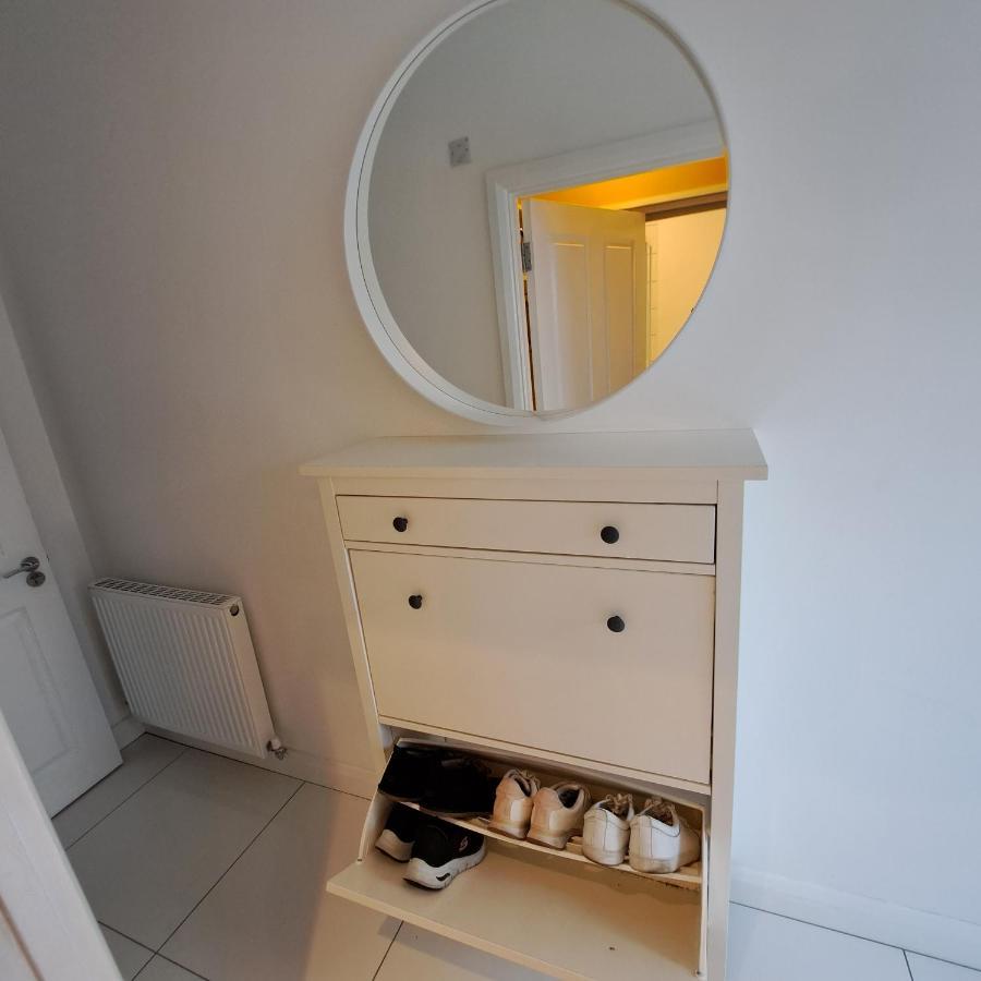 Guest house Lovely And Modern Groundfloor 1 Single Bedroom With Netflix, Tea/coffee/biscuits Bristol
