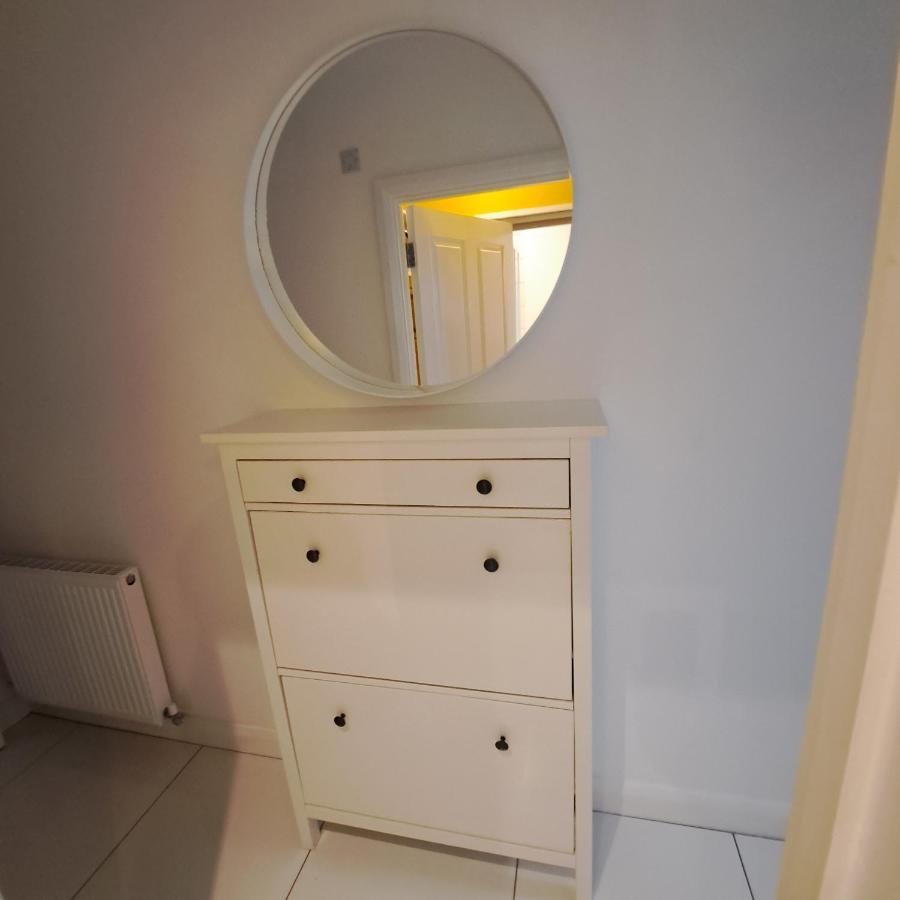 Lovely And Modern Groundfloor 1 Single Bedroom With Netflix, Tea/coffee/biscuits Bristol