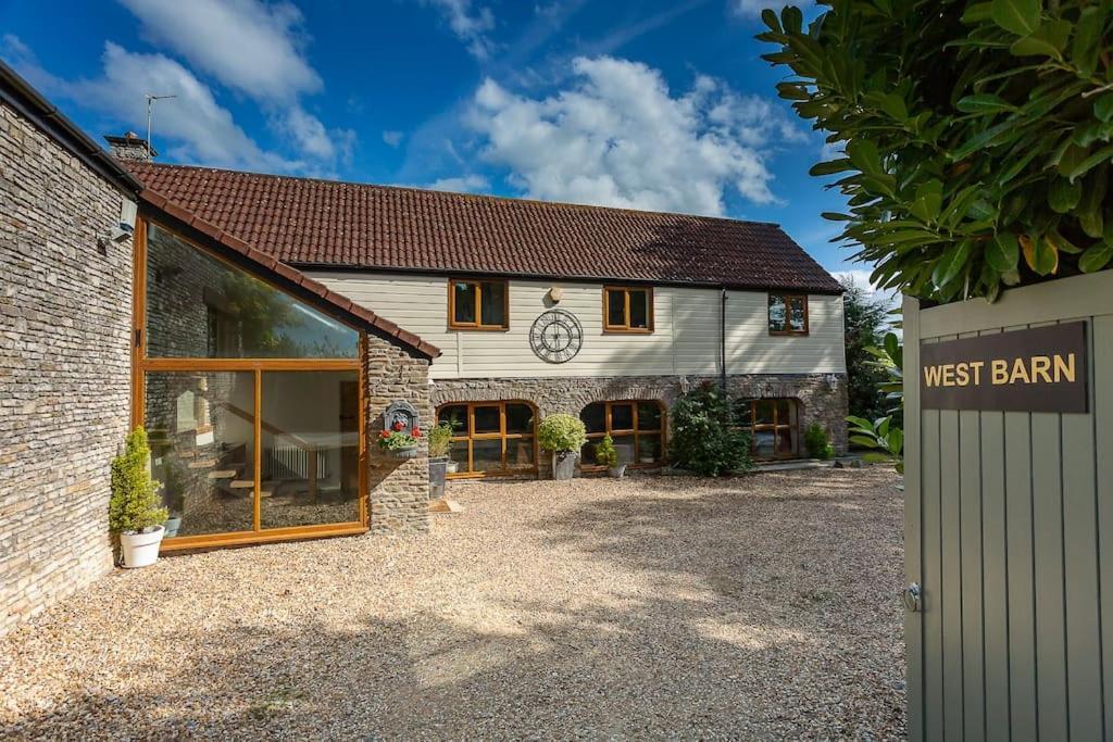 Holiday home The West Barn Near Bath, Sleeps 24 And 2 Hot Tubs *