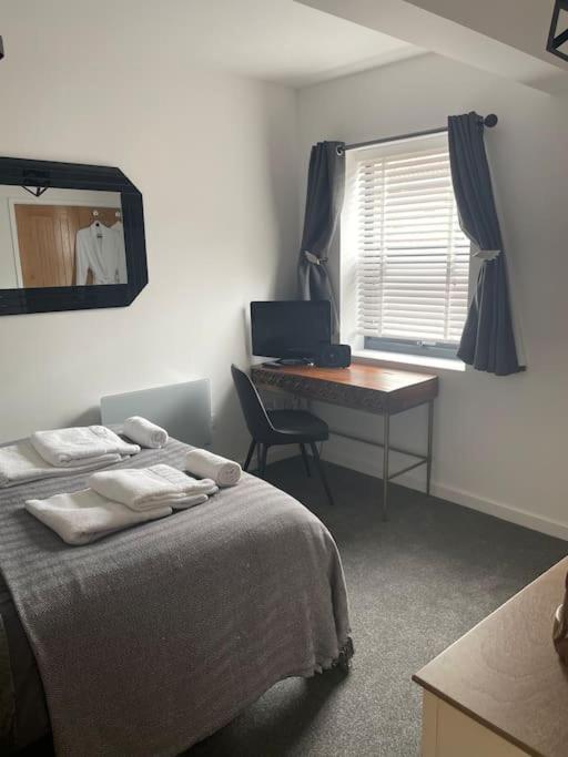 Apartment Terry's Yard, Southville, *
