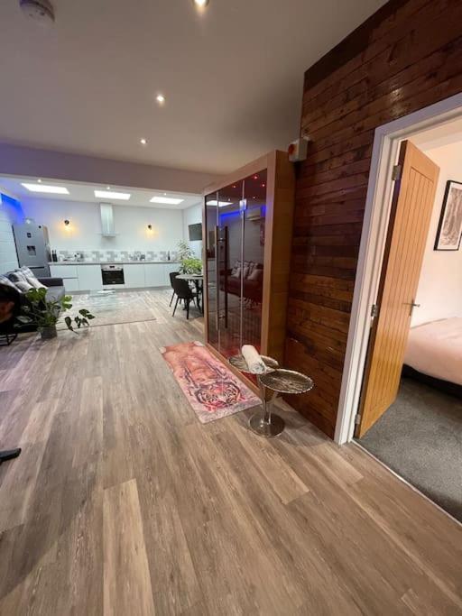 Terry's Yard, Southville, Apartment