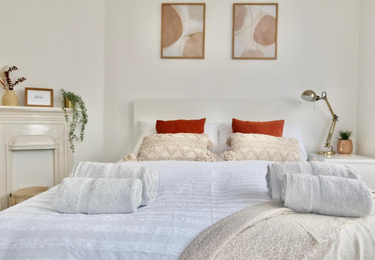 Holiday home Hampton House - Sleeps 7 - Free Parking And Wifi Bristol