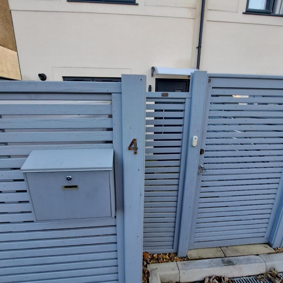 Lovely And Modern Groundfloor 1 Single Bedroom With Netflix, Tea/coffee/biscuits Guest house
