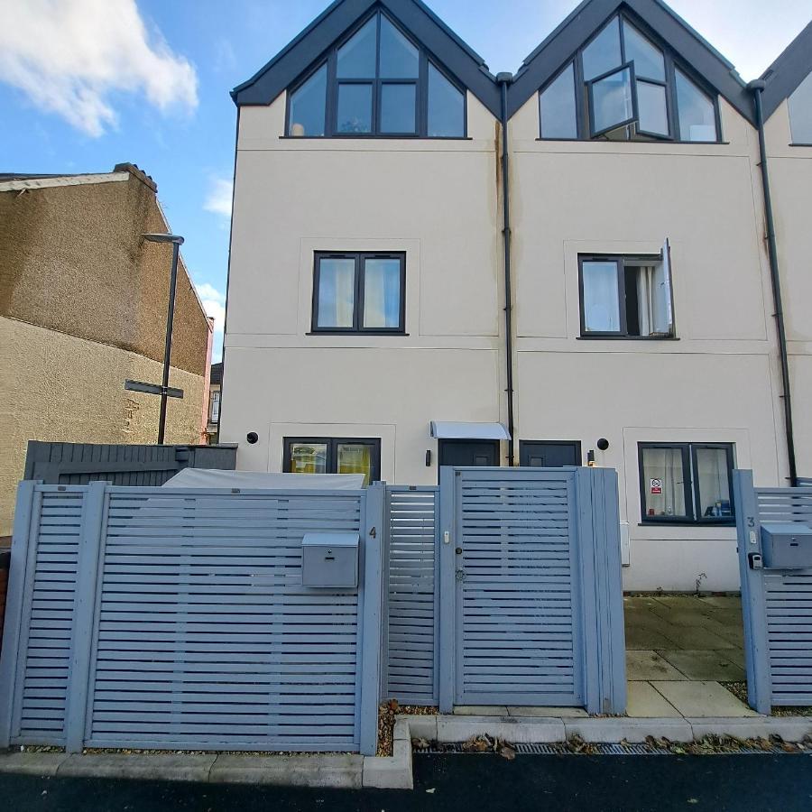 Lovely And Modern Groundfloor 1 Single Bedroom With Netflix, Tea/coffee/biscuits Guest house
