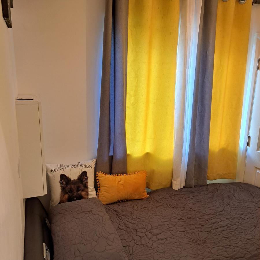 Guest house Lovely And Modern Groundfloor 1 Single Bedroom With Netflix, Tea/coffee/biscuits