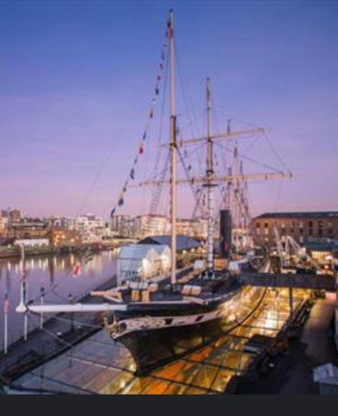 Gorgeous With Free Parking & Breakfast Near City Centre & Midday Checkout Bristol