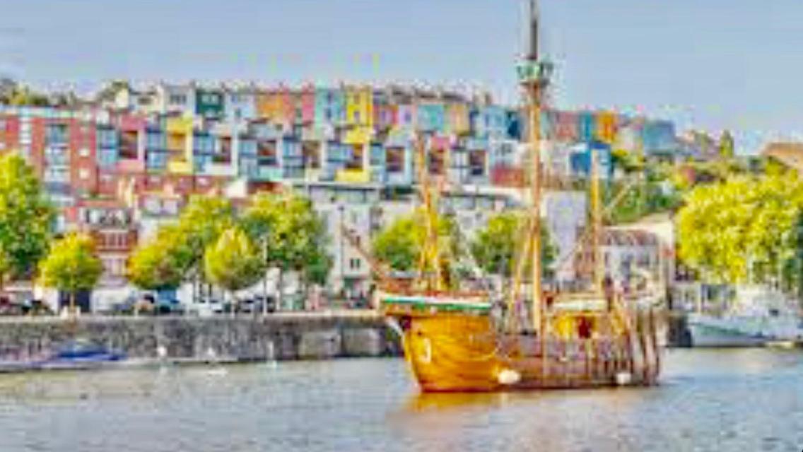 Gorgeous With Free Parking & Breakfast Near City Centre & Midday Checkout Apartment Bristol