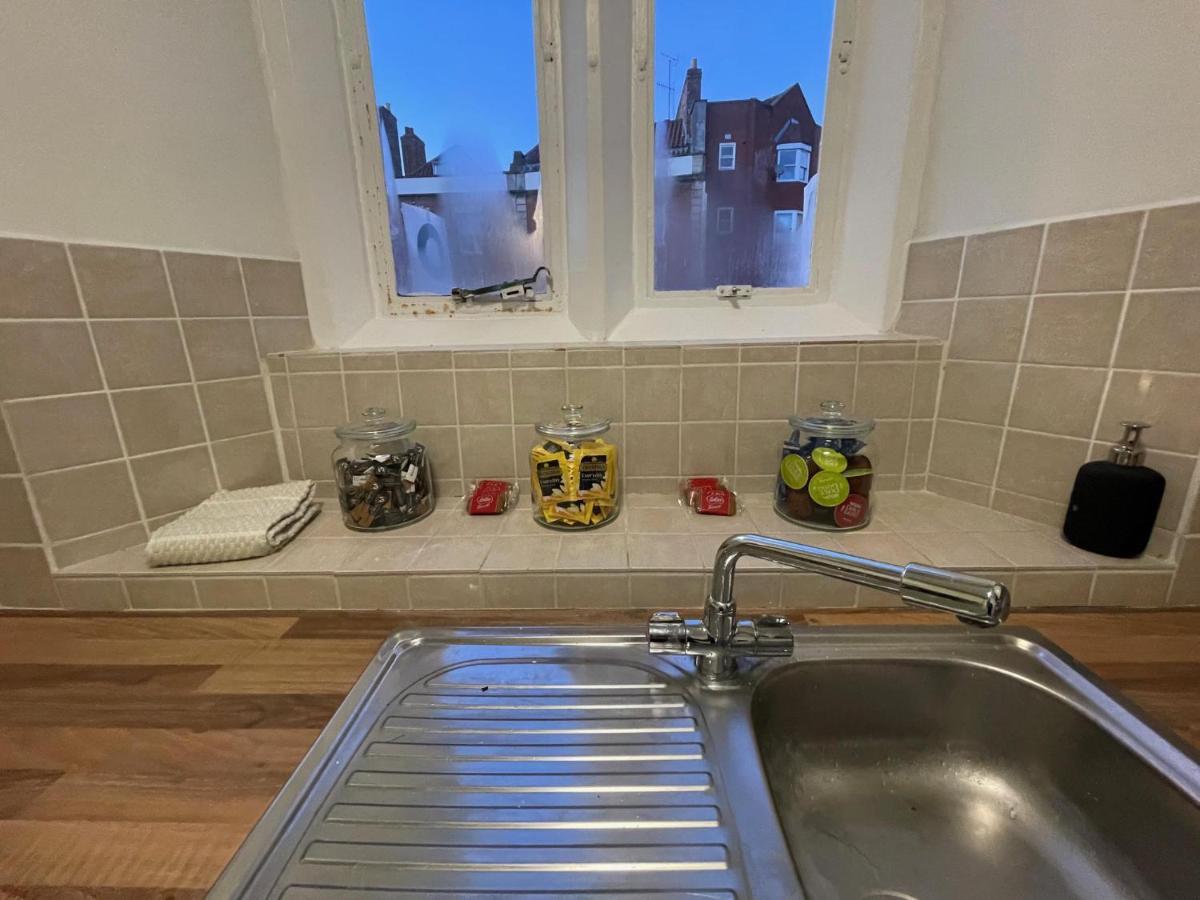 Gated Stunning Period In Vibrant Apartment Bristol