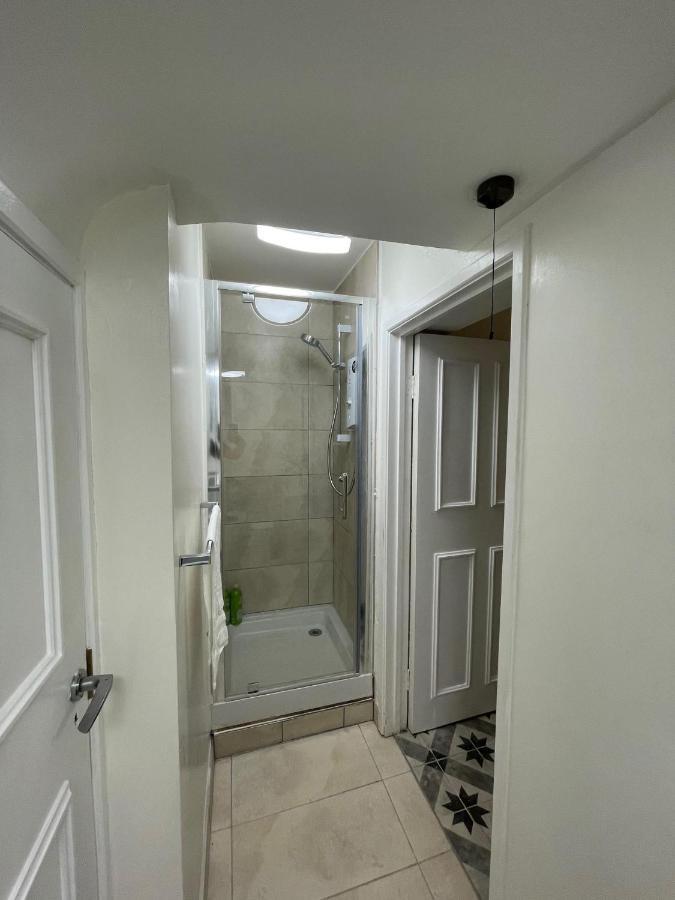 Gated Stunning Period In Vibrant Apartment *